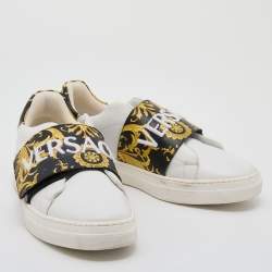 مملوكة مسبقًا Versace White Leather Baroque Printed Logo Low Top Sneakers Size 39