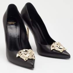 مملوكة مسبقًا Versace Black Leather Medusa Embellished Pointed Toe Pumps Size 38
