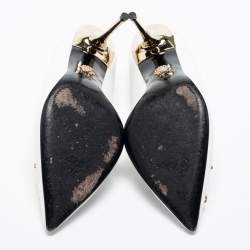 Pre Owned حذاء كعب عالي فيرساتشي ميدوسا جلد أبيض بمقدمة مدببة مقاس 39.5