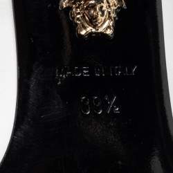 Pre Owned حذاء كعب عالي فيرساتشي ميدوسا جلد أبيض بمقدمة مدببة مقاس 39.5