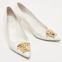 Pre Owned Versace White Leather Medusa Pointed Toe Pumps Size 39