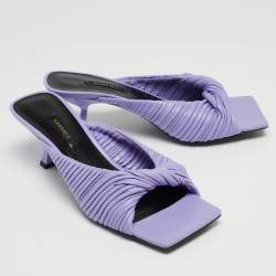 مملوكة مسبقًا Versace Lavender Pleated Leather Plisse Slide Sandals Size 39
