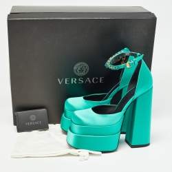 مملوكة مسبقًا Versace Green Satin Aevitas Block Heel Ankle Strap Pumps Size 35.5 