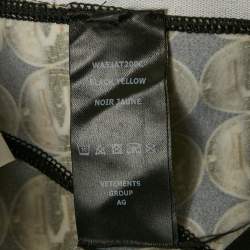 مملوكة مسبقًا شورت فيتمونتس جيرسي بطبعة عملات صفراء/سوداء مقاس متوسط (ميديوم)