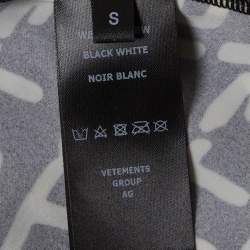Pre Owned Vetements Monochrome All Over Logo Print Jersey One Shoulder Top S