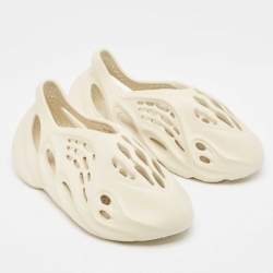 Pre Owned Yeezy x Adidas Cream Rubber Foam RNNR Sand Sneakers Size 37