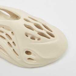 Pre Owned Yeezy x Adidas Cream Rubber Foam RNNR Sand Sneakers Size 37