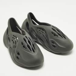 Pre Owned Yeezy x Adidas Foam RNR Size 46 Grey Rubber Slip On Sneakers