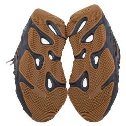 مملوكة مسبقًا حذاء رياضي ييزي واديداس بوست 700 في2 جيود جلد ونوبوك رمادي مقاس 40 2/3