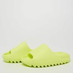 Pre Owned صندل سلايد ييزي × أديداس رزين مطاط أخضر مقاس 39