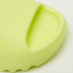 Pre Owned صندل سلايد ييزي × أديداس رزين مطاط أخضر مقاس 39