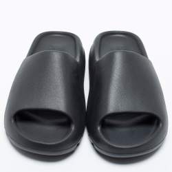 Pre Owned Yeezy x Adidas Black Rubber Onyx Flat Slides Size 40.5