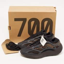 Pre Owned Yeezy x Adidas Black/Beige Knit Fabric Yeezy 700 V3 Beige-Black Sneakers 39 1/3