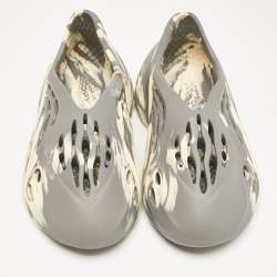 Pre Owned Yeezy x Adidas Grey/Cream Rubber Foam RNNR MXT Moon Gray Sneakers Size 40.5