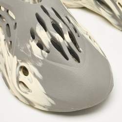 Pre Owned Yeezy x Adidas Grey/Cream Rubber Foam RNNR MXT Moon Gray Sneakers Size 40.5