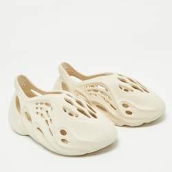 Pre Owned Yeezy x Adidas Off White Rubber Foam RNNR Ararat Sneakers Size 39