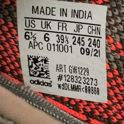 مملوكة مسبقًا حذاء رياضي ييزي x أديداس بيلوغا بوست 350 V2  قماش تريكو رصاصي/ برتقالي مقاس  36 2/3