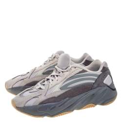 Pre Owned حذاء رياضي ييزي وأديداس بوست 700 في2 تفرا جلد وسويدي رمادي مقاس 39.5