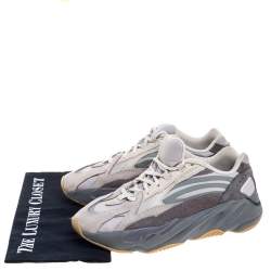 Pre Owned حذاء رياضي ييزي وأديداس بوست 700 في2 تفرا جلد وسويدي رمادي مقاس 39.5