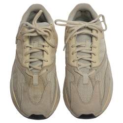 حذاء رياضي ييزي x أديداس جلد أبيض وسويدي وشبك بوست 700 أنالوغ مقاس 44