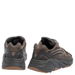 Pre Owned حذاء رياضي ييزي x أديداس بوست 700 ڨي2 غيودي جلد ونوبوك رصاصي مقاس 42 