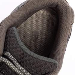 Pre Owned حذاء رياضي ييزي x أديداس بوست 700 ڨي2 غيودي جلد ونوبوك رصاصي مقاس 42 