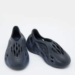 Pre Owned حذاء رياضي ييزي x أديداس بوست ساند رانر مطاط فوم أسود مقاس 40