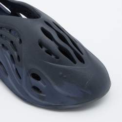 Pre Owned حذاء رياضي ييزي x أديداس بوست ساند رانر مطاط فوم أسود مقاس 40