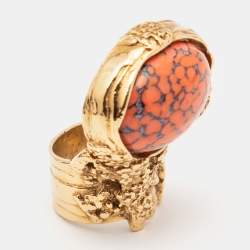 مملوكة مسبقًا Yves Saint Laurent Gold Tone Coral Cabochon Arty Ring Size EU 52