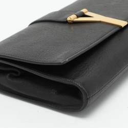مملوكة مسبقًا Yves Saint Laurent Black Leather Y Line Clutch