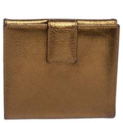 Pre Owned محفظة ايف سان لوران موس جلد ذهبي ميتاليك مضغوظة