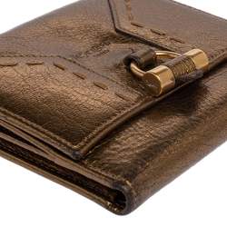 Pre Owned محفظة ايف سان لوران موس جلد ذهبي ميتاليك مضغوظة