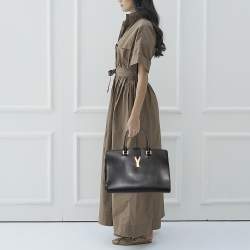 Pre Owned Yves Saint Laurent Black Leather Medium Y Cabas Chyc Tote