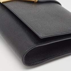 مملوكة مسبقًا Yves Saint Laurent Black Leather Y-Ligne Clutch