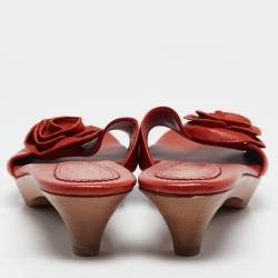 مملوكة مسبقًا Yves Saint Laurent Red Leather Flower Applique Clogs Size 39