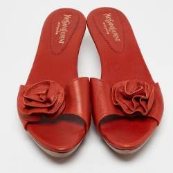 مملوكة مسبقًا Yves Saint Laurent Red Leather Flower Applique Clogs Size 39