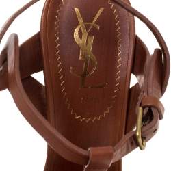 مملوكة مسبقًا صندل ايف سان لوران "تريبوت" نعل سميك جلد نمط خشب بني مقاس 36.5