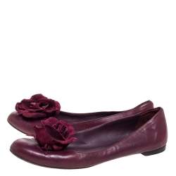 مملوكة مسبقًا حذاء فلات باليه إيف سان لوران مزخرف وردة جلد عنابي مقاس 39.5