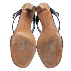 Pre Owned صندل إيف سان لوران جلد لامع أزرق داكن بكعب فلين وسوار كاحل مقاس 41