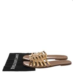 مملوكة مسبقًا صندل سلايد إيف سان لوران جلد لامع بيج منقوش بسيور مقاس 41