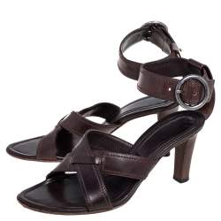 Pre Owned صندل إيف سان لوران جلد بني بحزام للكاحل مقاس 37