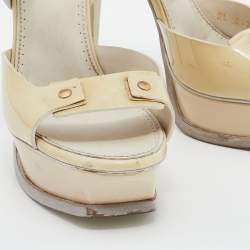 Pre Owned صندل إيف سان لوران جلد كريمي لامع نعل سميك بحزام للكاحل مقاس 38