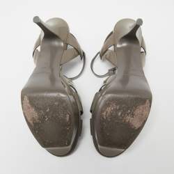 مملوكة مسبقًا صندل إيف سان لوران تربيوت جلد رصاصي لامع مقاس 41