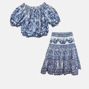 مملوكة مسبقًا Dolce & Gabbana Kids White Blue Majolica Print Cotton Top & Skirt Set 7/8 Yrs