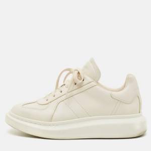 مملوكة مسبقًا Alexander McQueen Oversized Size 42 Off White Leather Lace Up Sneakers