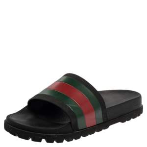 مملوكة مسبقًا حذاء سلايدز غوتشى فلات تفاصيل ويب مطاط أسود مقاس40 