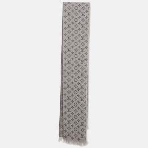 مملوكة مسبقًا Louis Vuitton Grey Monogram Wool Classic Scarf