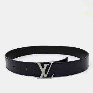 مملوكة مسبقًا Louis Vuitton Leather reversible belt