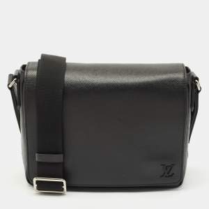 Louis Vuitton Black Taiga Leather District PM Bag