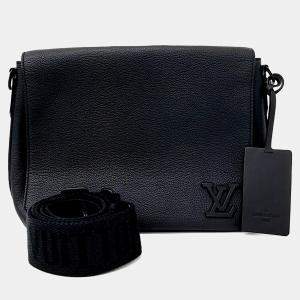 مملوكة مسبقًا Louis Vuitton Black Leather Aerogram Messenger Bag
